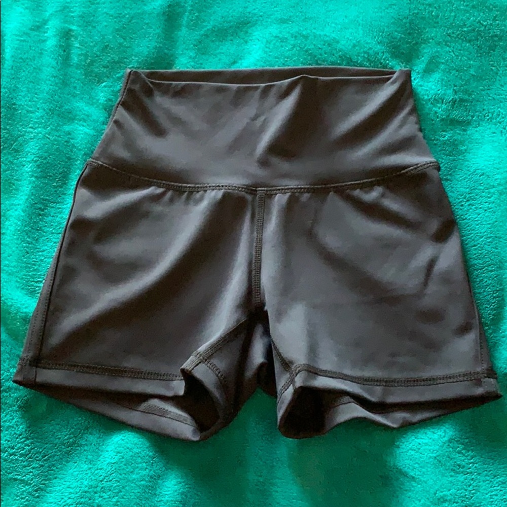 *sold*NWOT Buffbunny Power shorts- XS- Onyx